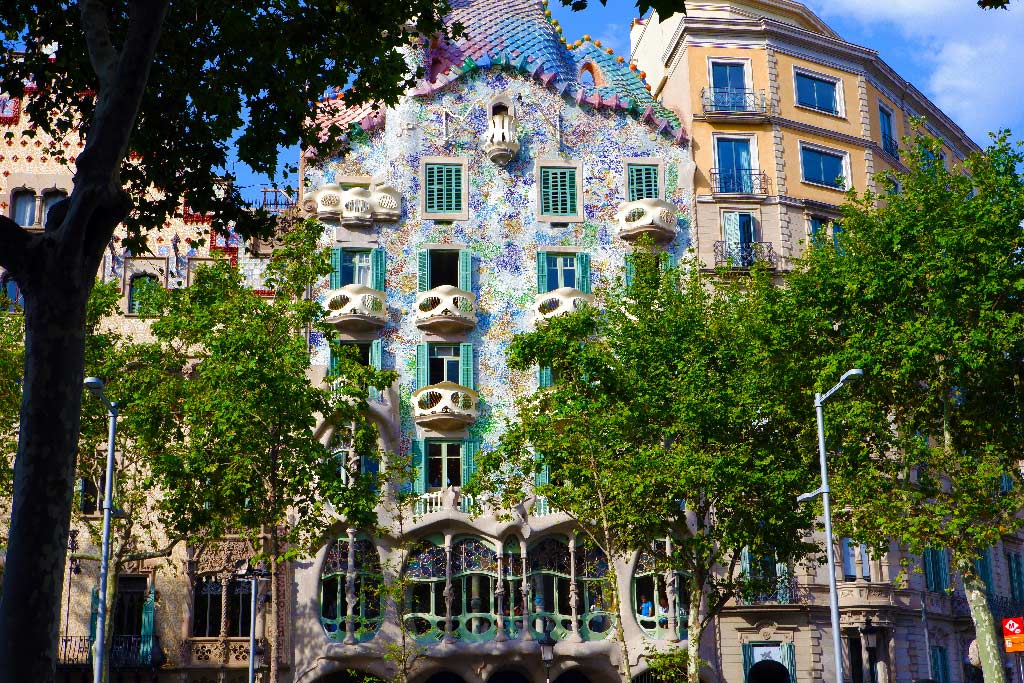 Antoni Gaudí: Il Genio dell'Architettura Catalana